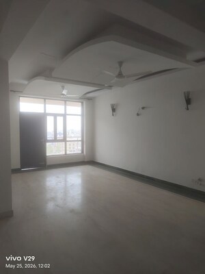 Room in 4 BHK Apartment at Varun C.G.H Society, Sector 52 – for Rent