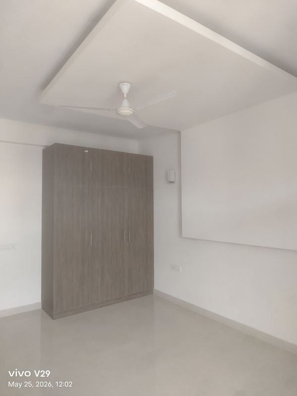 4 BHK + Servant Room Apartment For Rent in Varun C.G.H Society