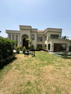 5 BHK + Servant Room Villa For Sale in Chattarpur