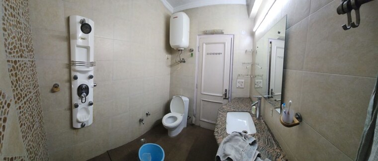 Bathroom, sector 46 2 Bedroom 160 Sq.Yd. Builder Floor In Sector 46 Gurgaon 10399970