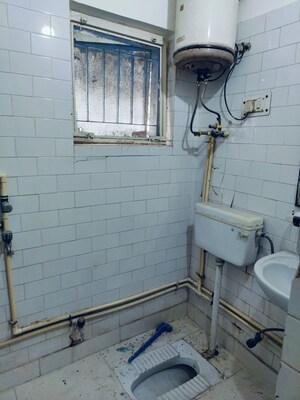 Bathroom in 2 BHK Apartment at Shatabdi Vihar, Sector 52 – for Rent
