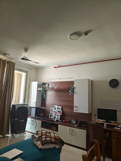 2.5 BHK Apartment For Rent in Hiranandani Club Meadows