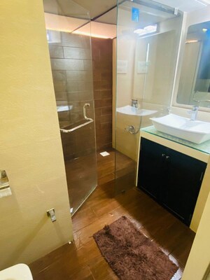 Team Area in 1 BHK Apartment at Raj Paradise B Wing CHS Ltd, Andheri East – for Rent