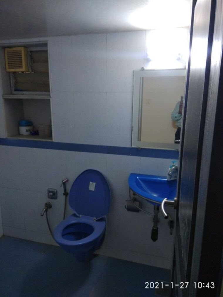 Bathroom, seven bunglow 2 Bedroom 900 Sq.Ft. Apartment In Seven Bunglow Mumbai 10400017