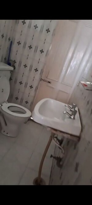 Bathroom in 1 RK Builder Floor at Sector 37 – for Rent