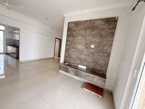 Room in 3 BHK Apartment at Kalpataru Vista, Sector 128 – for Rent
