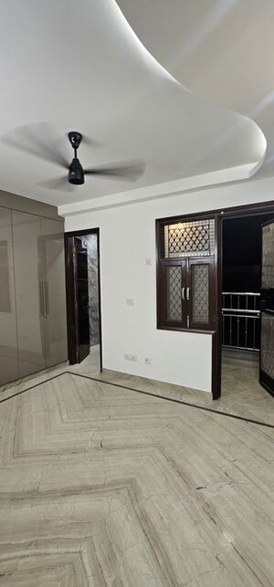 Room in 3 BHK Builder Floor at Malviya Nagar – for Rent