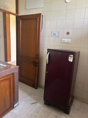 Furnished Amenities in 4 BHK Builder Floor at Sector 50 – for Rent
