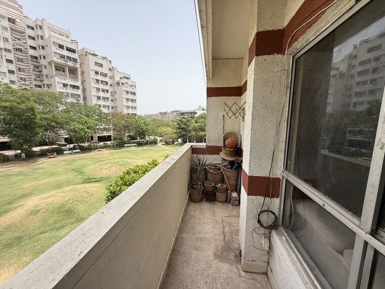 Balcony, unitech-rakshak 2 Bedroom 1100 Sq.Ft. Apartment In Sector 41 Gurgaon 10400142