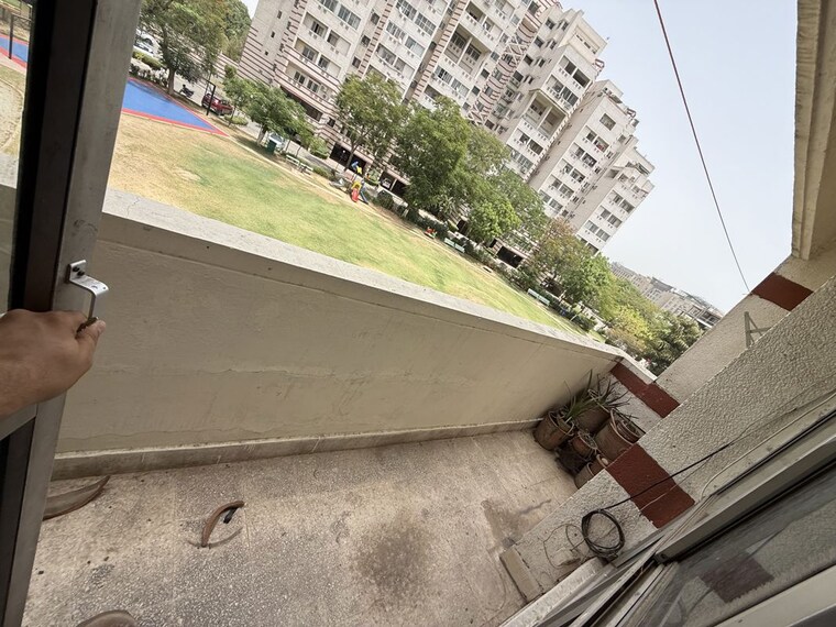 Balcony, unitech-rakshak 2 Bedroom 1100 Sq.Ft. Apartment In Sector 41 Gurgaon 10400142