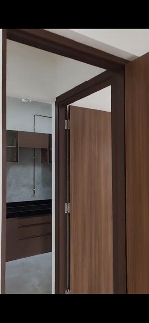 Room in 2 BHK Apartment at Sheth Auris Bliss, Malad West – for Rent