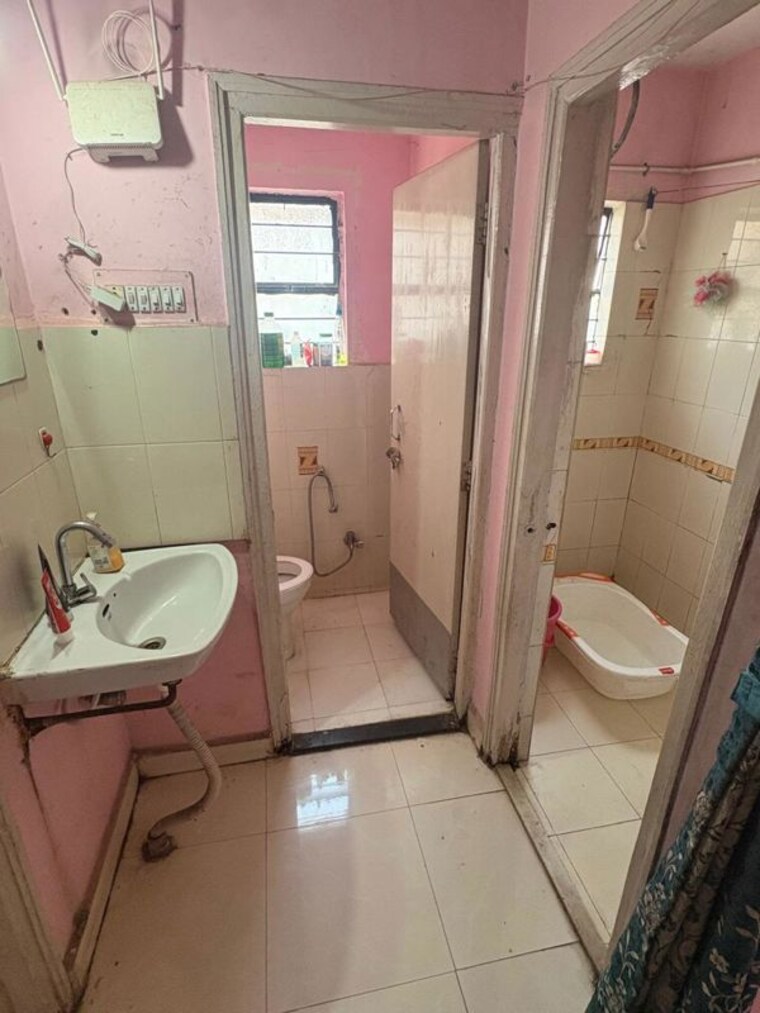 Bathroom, vishrantwadi 1 Bedroom 550 Sq.Ft. Apartment In Vishrantwadi Pune 10400156