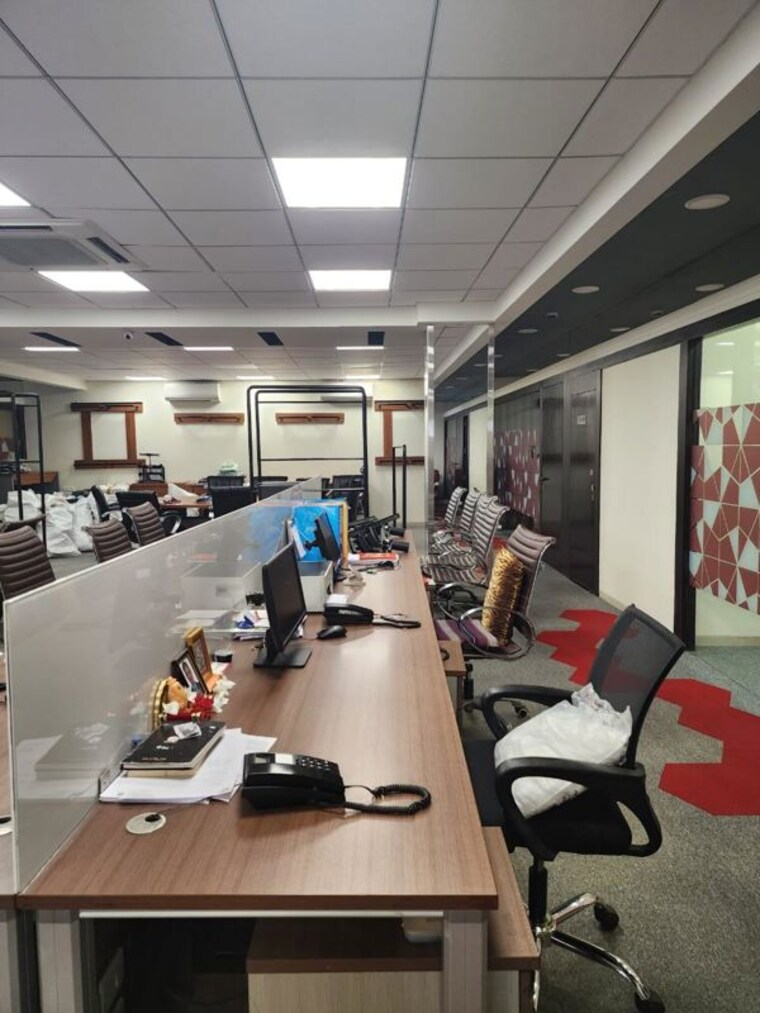  Parking, peninsula-corporate-park Commercial Office Space 4360 Sq.Ft. In Lower Parel Mumbai 10400166