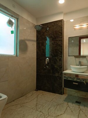 Bathroom in 3 BHK Builder Floor at Unitech Singleton Floors South City, Sector 50 – for Sale