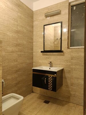 Bathroom in 3 BHK Builder Floor at Unitech Singleton Floors South City, Sector 50 – for Sale