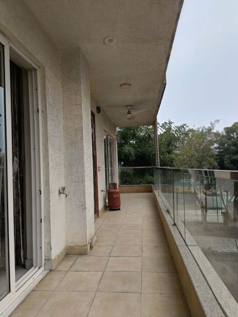 undefined, unitech-singleton-floors-south-city 3 Bedroom 240 Sq.Ft. Builder Floor In Sector 50 Gurgaon 10400183