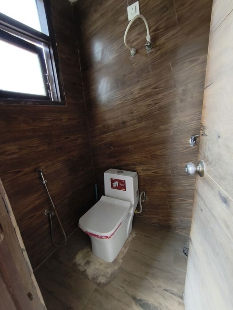 Bathroom, motia-royal-citi-apartments 3 Bedroom 1550 Sq.Ft. Builder Floor In Ghazipur Zirakpur 10400188