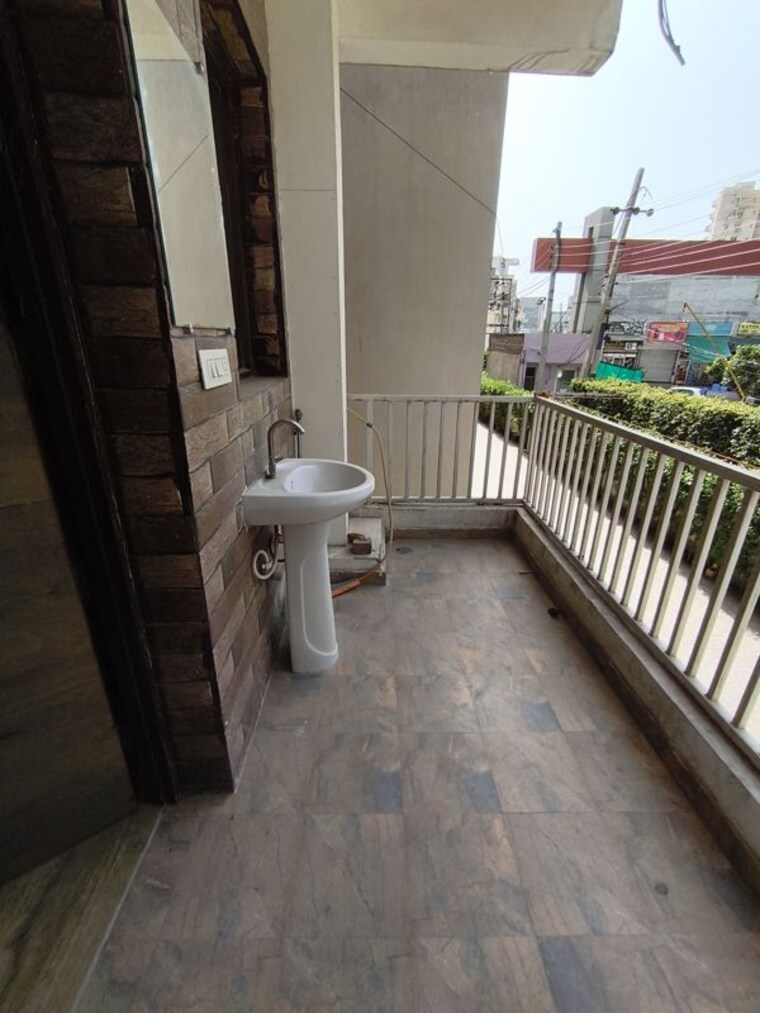 Balcony, motia-royal-citi-apartments 3 Bedroom 1550 Sq.Ft. Builder Floor In Ghazipur Zirakpur 10400188