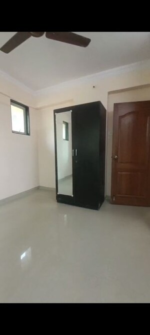 Room in 2 BHK Apartment at Vakola – for Rent
