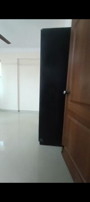 Furnished Amenities in 2 BHK Apartment at Vakola – for Rent