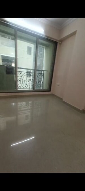 Room in 2 BHK Apartment at Vakola – for Rent