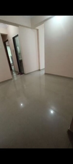 Room in 2 BHK Apartment at Vakola – for Rent