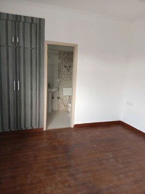 Room in 3.5 BHK Apartment at Galaxy North Avenue ll, Gaur City 2 – for Sale