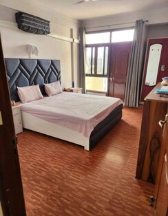 3 BHK + Servant Room Apartment For Rent in Purvanchal Heights