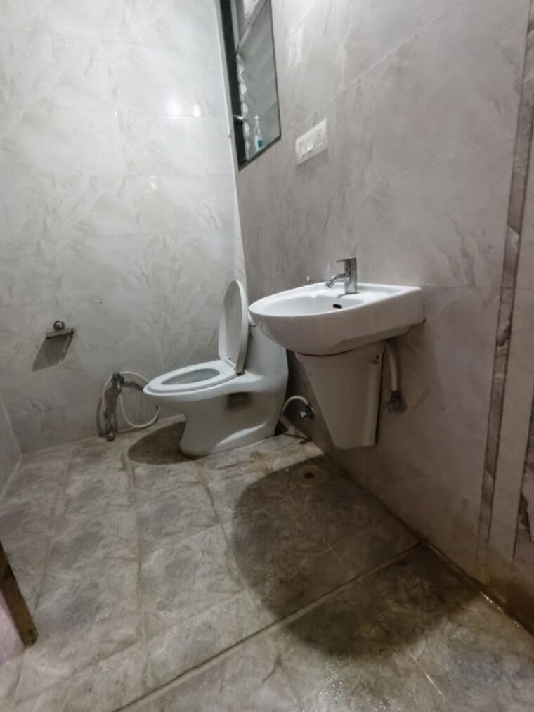 Bathroom, apple-elite 2 Bedroom 773 Sq.Ft. Apartment In Rahatani Pune 10400268