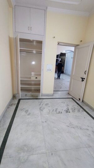 Room in 2 BHK Builder Floor at Saket – for Rent