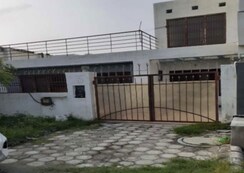 4 BHK + Pooja Room,Servant Room,Study Room,Extra Room,Basement,Store Room Independent House For Sale in Sector 8