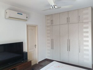 Room in 3.5 BHK Apartment at Unitech Uniworld Gardens, Sector 47 – for Sale