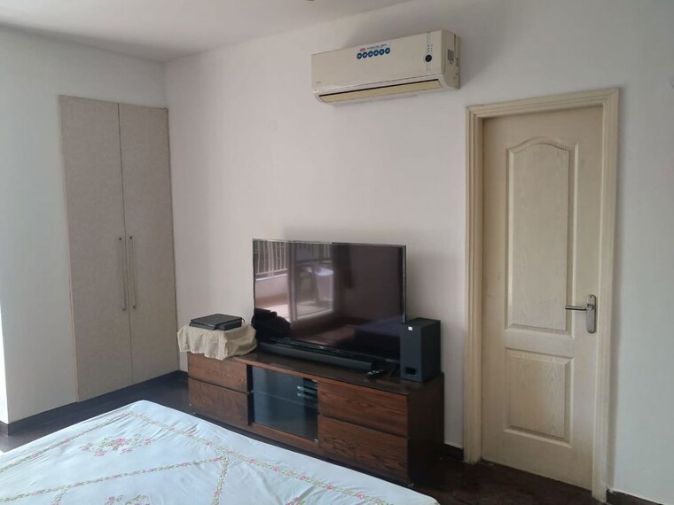 Kitchen, unitech-uniworld-gardens 3.5 Bedroom 2027 Sq.Ft. Apartment In Sector 47 Gurgaon 10400292