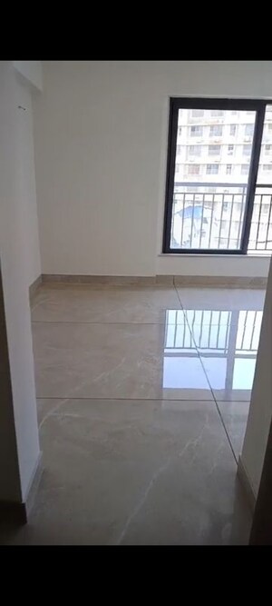 Room in 2 BHK Apartment at Vaidya West World, Andheri East – for Rent