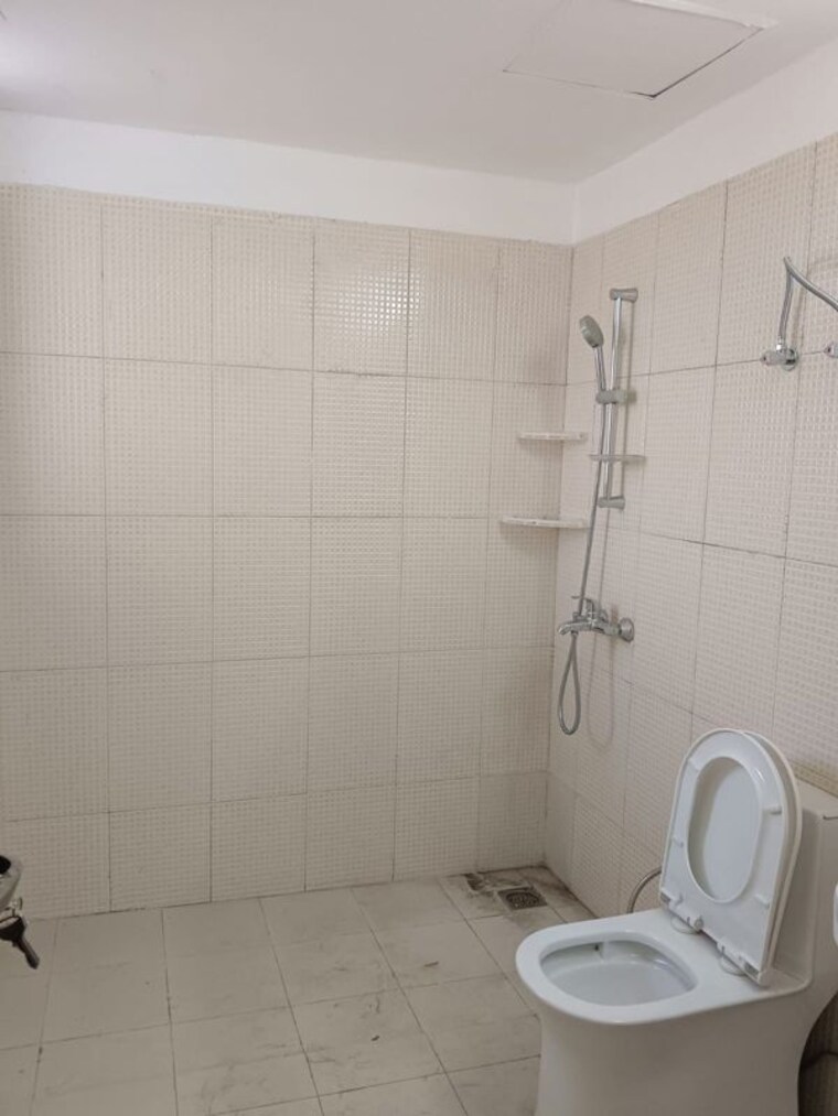 Bathroom, sare-home 3 Bedroom 1523 Sq.Ft. Apartment In Sector 92 Gurgaon 10400309