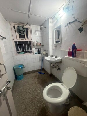 Team Area in 3 BHK Builder Floor at Vijay Ratan Vihar, Sector 15 – for Rent