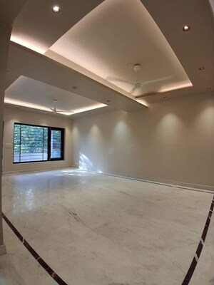 Room in 3 BHK Builder Floor at South City 1 – for Rent