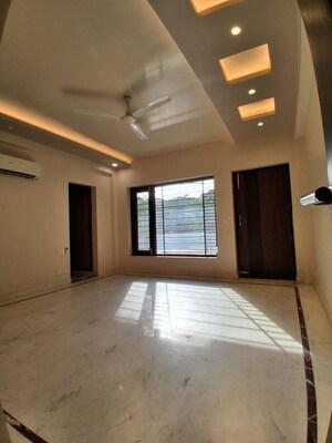 Room in 3 BHK Builder Floor at South City 1 – for Rent