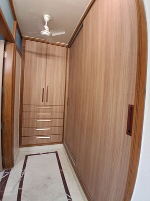 Furnished Amenities in 3 BHK Builder Floor at South City 1 – for Rent