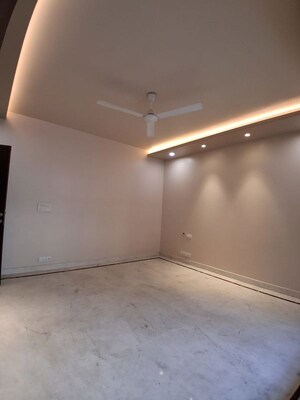 Room in 3 BHK Builder Floor at South City 1 – for Rent