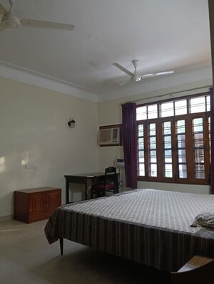 Bedroom in 3 BHK Builder Floor at Sector 17 – for Rent