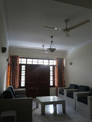 Living Room in 3 BHK Builder Floor at Sector 17 – for Rent