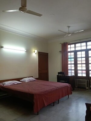 Bedroom in 3 BHK Builder Floor at Sector 17 – for Rent