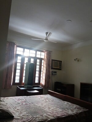 Living Room in 3 BHK Builder Floor at Sector 17 – for Rent