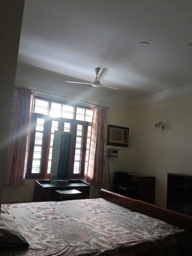 Living Room, sector 17 3 Bedroom 3200 Sq.Ft. Builder Floor In Sector 17 Gurgaon 10400323