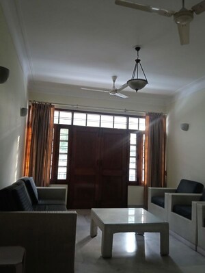 Living Room in 3 BHK Builder Floor at Sector 17 – for Rent