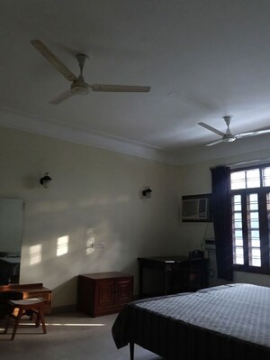 Living Room in 3 BHK Builder Floor at Sector 17 – for Rent