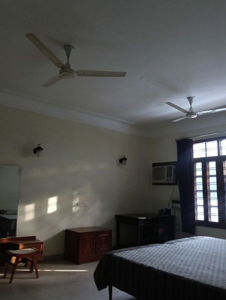Living Room, sector 17 3 Bedroom 3200 Sq.Ft. Builder Floor In Sector 17 Gurgaon 10400323
