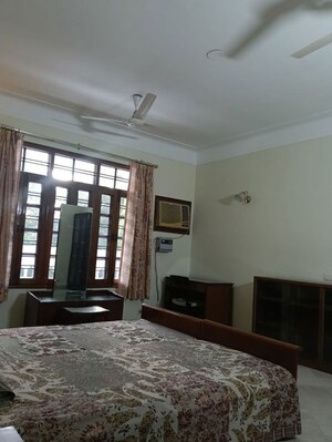 Living Room in 3 BHK Builder Floor at Sector 17 – for Rent