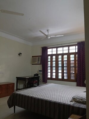 Bedroom in 3 BHK Builder Floor at Sector 17 – for Rent